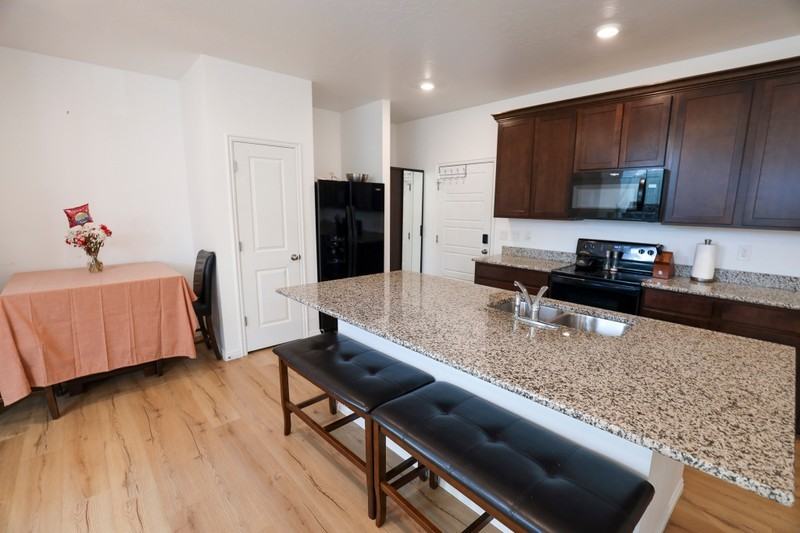 249 S Meadowbrook Ct - Photo 4 of 24