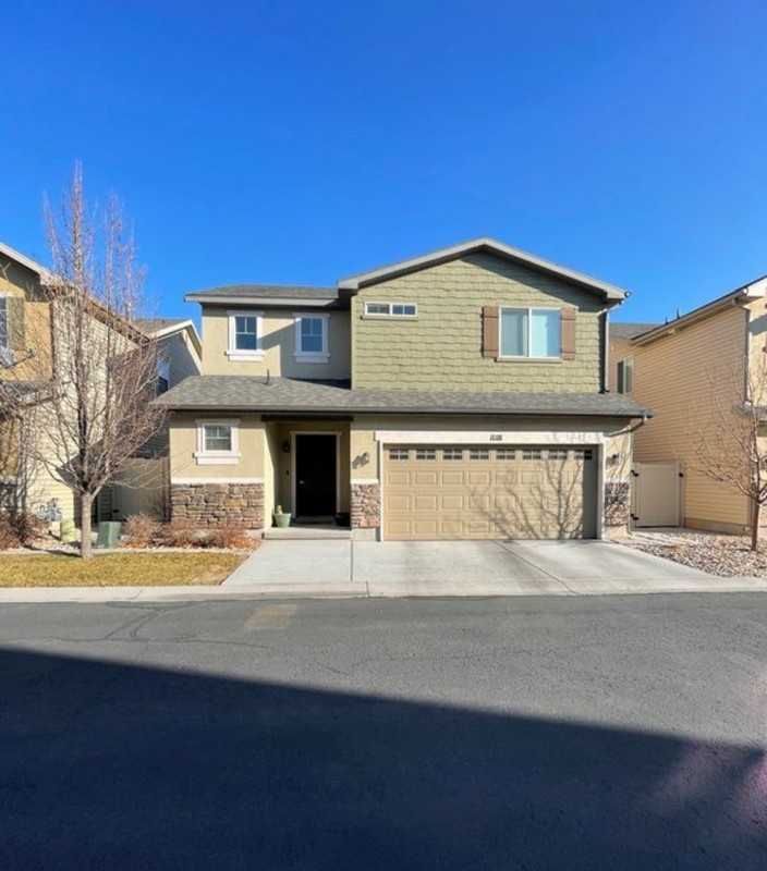1118 W Stonehaven Dr