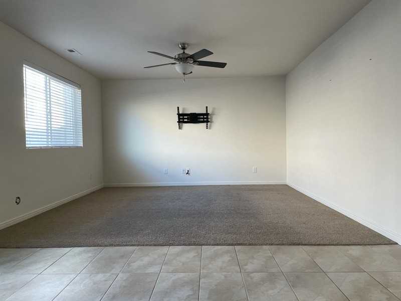 1118 W Stonehaven Dr - Photo 4 of 9