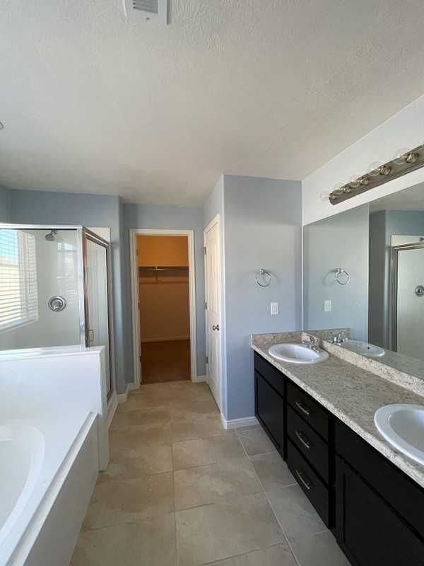 1118 W Stonehaven Dr - Photo 5 of 9