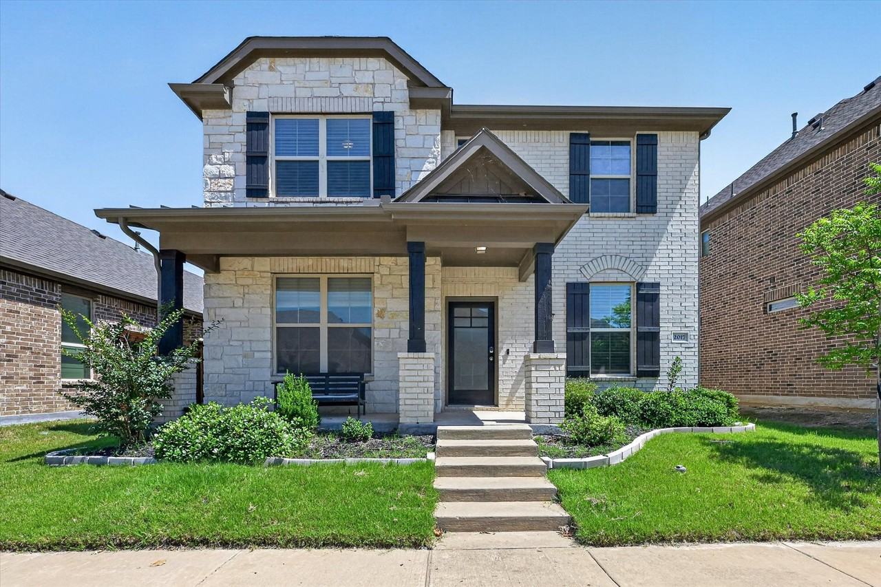 2017 Miramar Dr