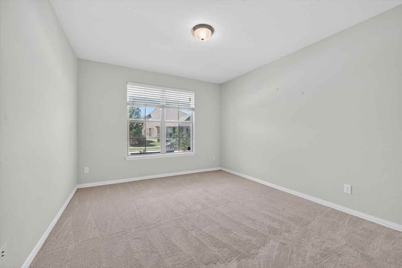 2017 Miramar Dr - Photo 4 of 19