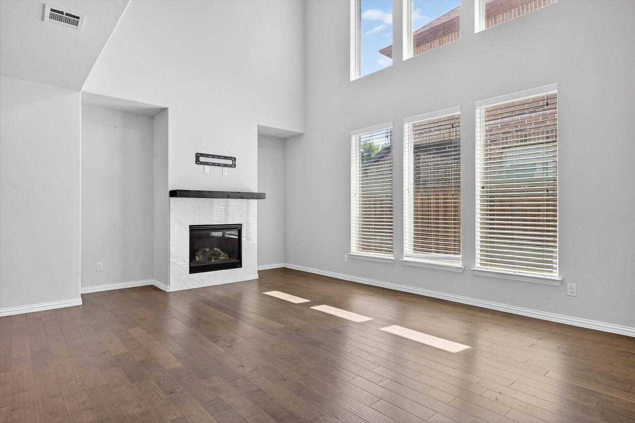 2017 Miramar Dr - Photo 6 of 19