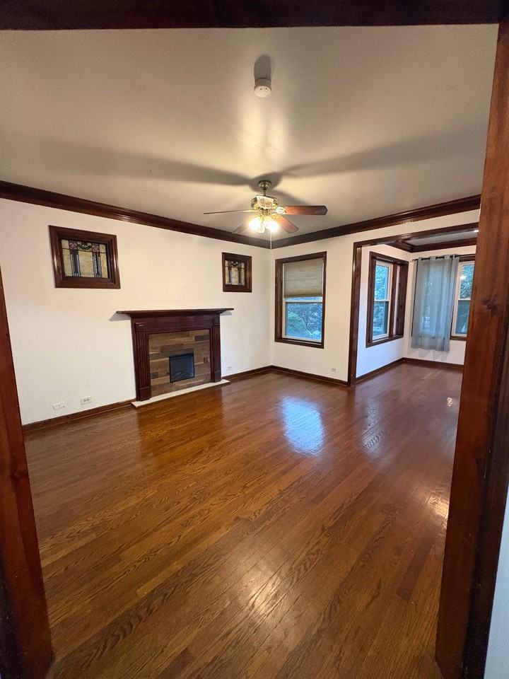 3041 W Leland Ave #1 - Photo 3 of 13