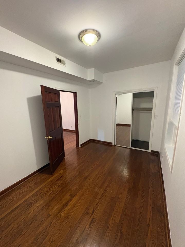 3041 W Leland Ave #1 - Photo 6 of 13