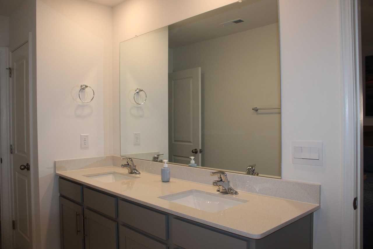 1932 Hinesley Dr - Photo 7 of 20