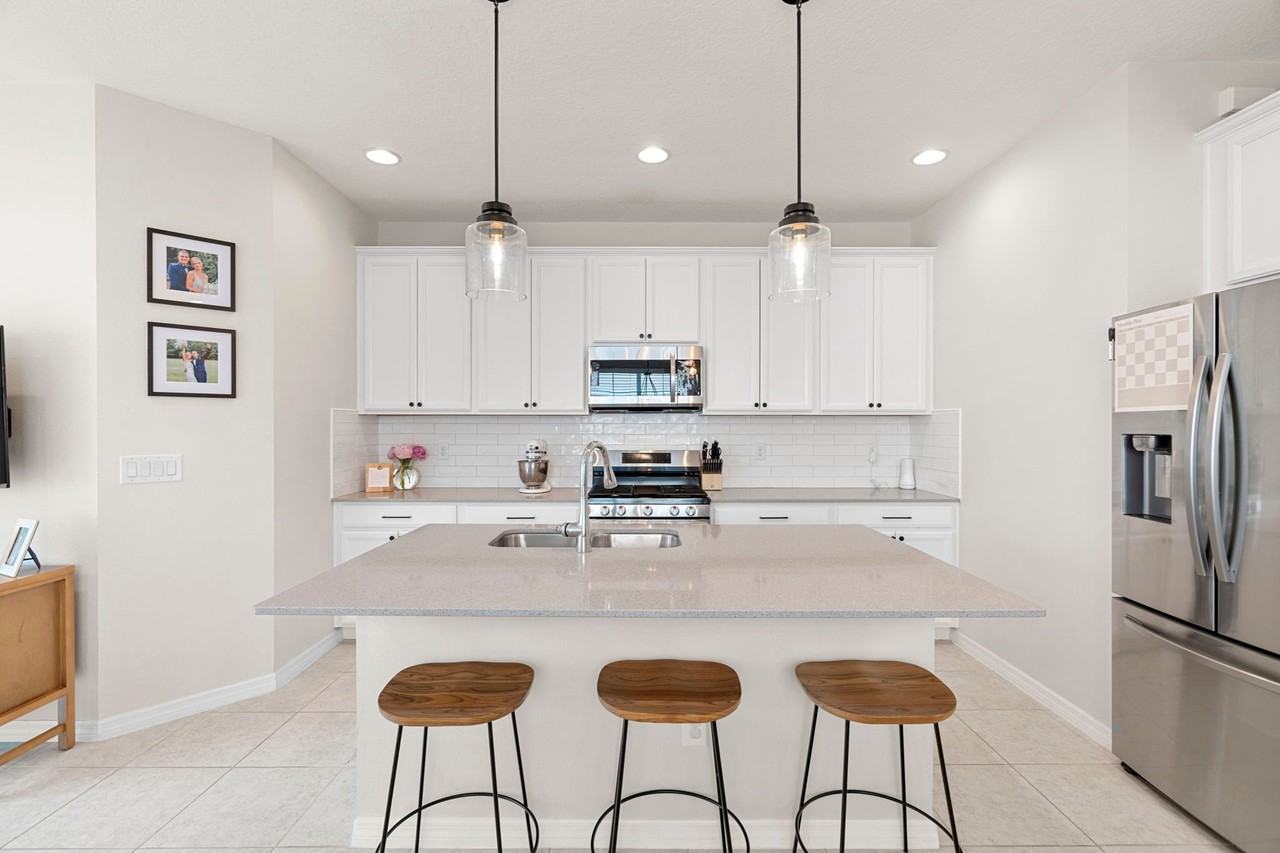6320 Goldcoast Ave - Photo 2 of 20