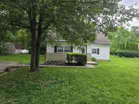 156 W Cherokee Dr - Photo 1 of 1