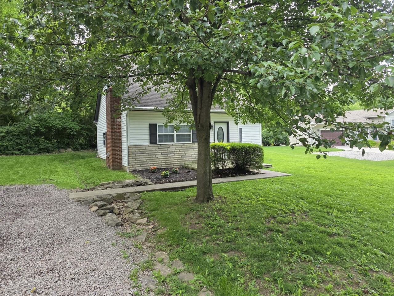156 W Cherokee Dr - Photo 2 of 13