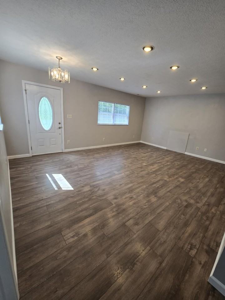 156 W Cherokee Dr - Photo 3 of 13