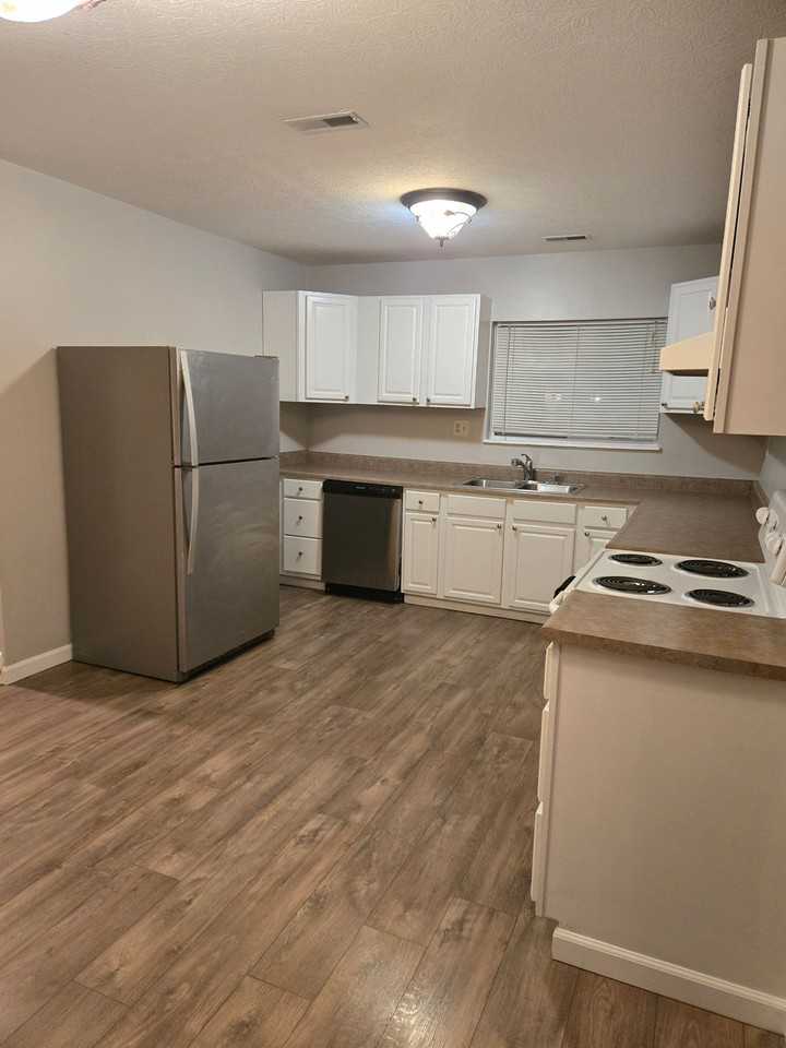 156 W Cherokee Dr - Photo 5 of 13