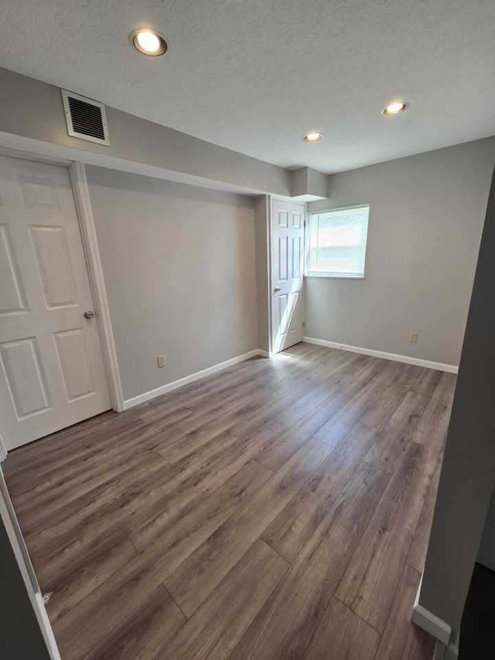 156 W Cherokee Dr - Photo 7 of 13