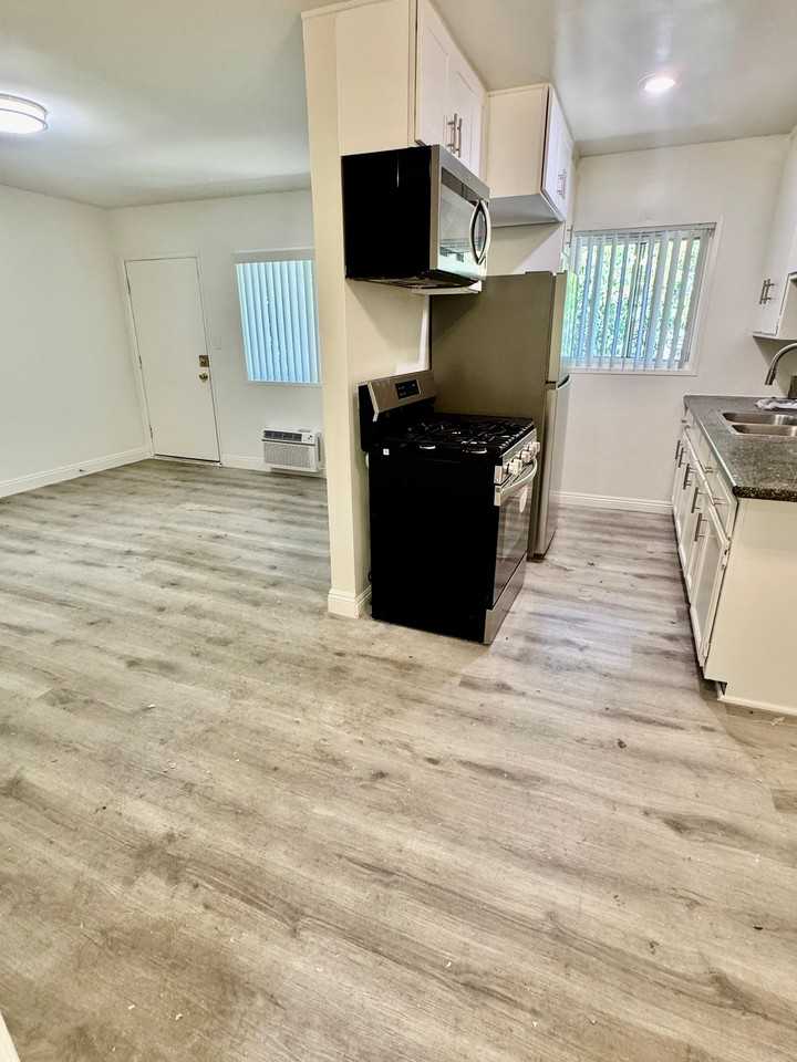 14310 Tiara St #4 - Photo 3 of 9
