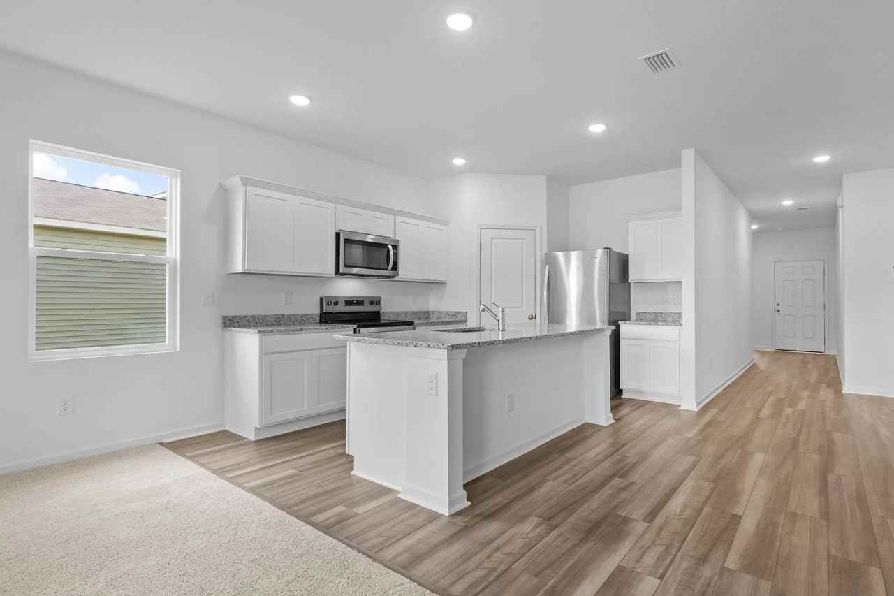 1305 Morris Loop - Photo 3 of 12