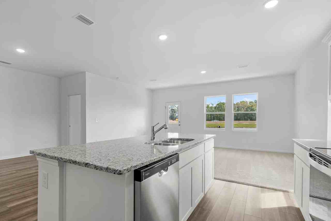1305 Morris Loop - Photo 4 of 12