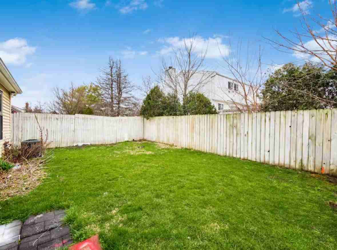 6262 Emberwood Rd - Photo 2 of 8