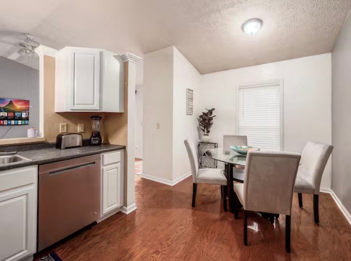6262 Emberwood Rd - Photo 6 of 8