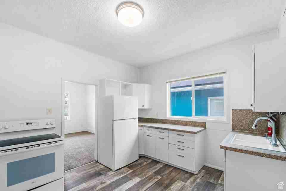 2324 Quincy Ave - Photo 3 of 13