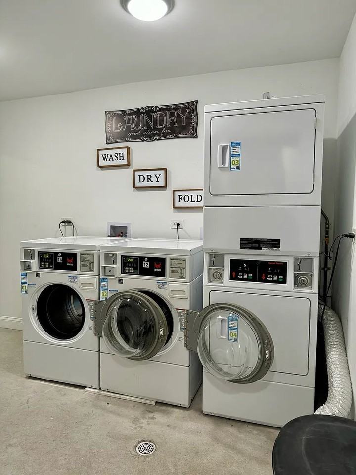 2840 W Fulton St #2F - Photo 2 of 8