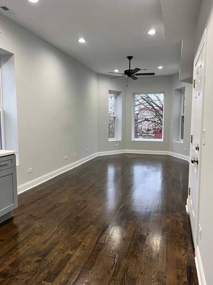 2840 W Fulton St #2F - Photo 5 of 8