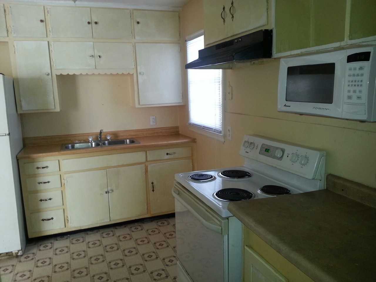 3207 N Bolton Ave - Photo 2 of 5
