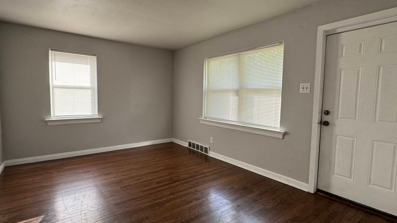 7814 Wayne Ave - Photo 6 of 15