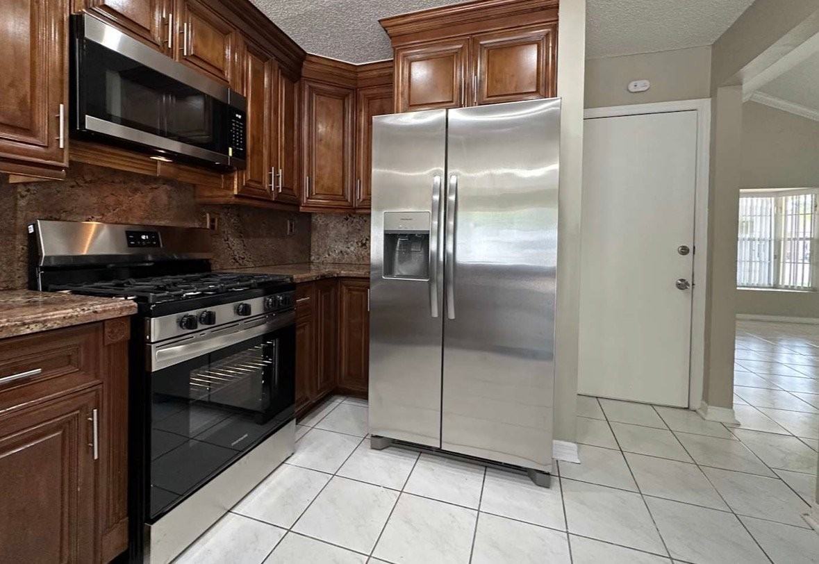 13743 Sw 181st St - Photo 2 of 8