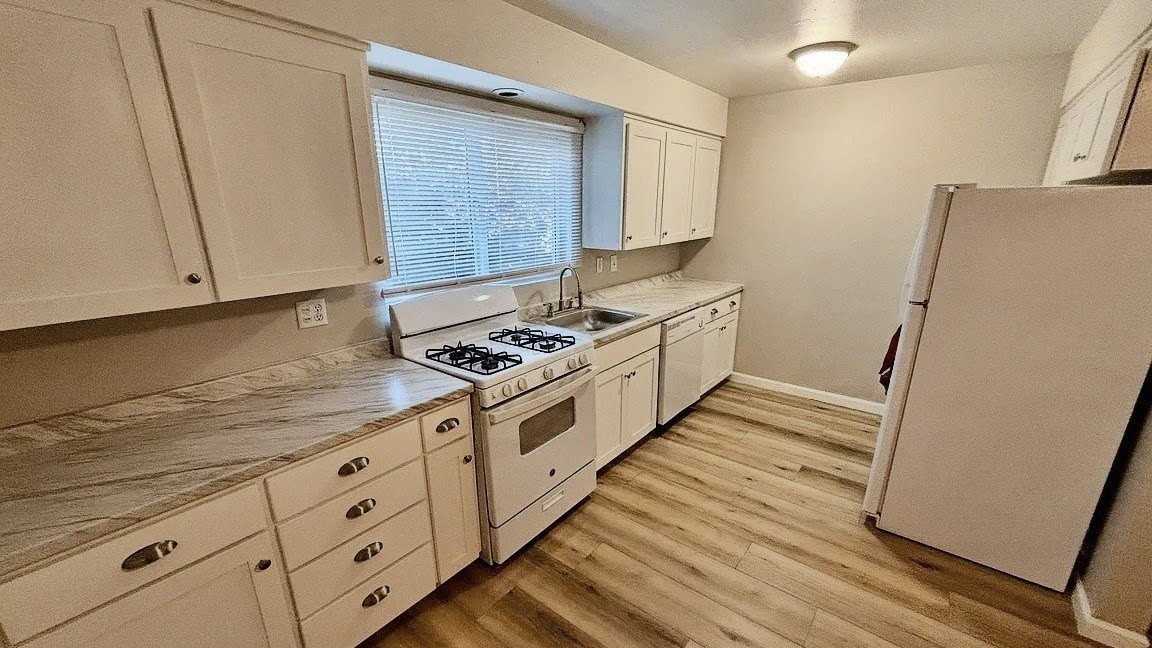 614 J St - Photo 2 of 9
