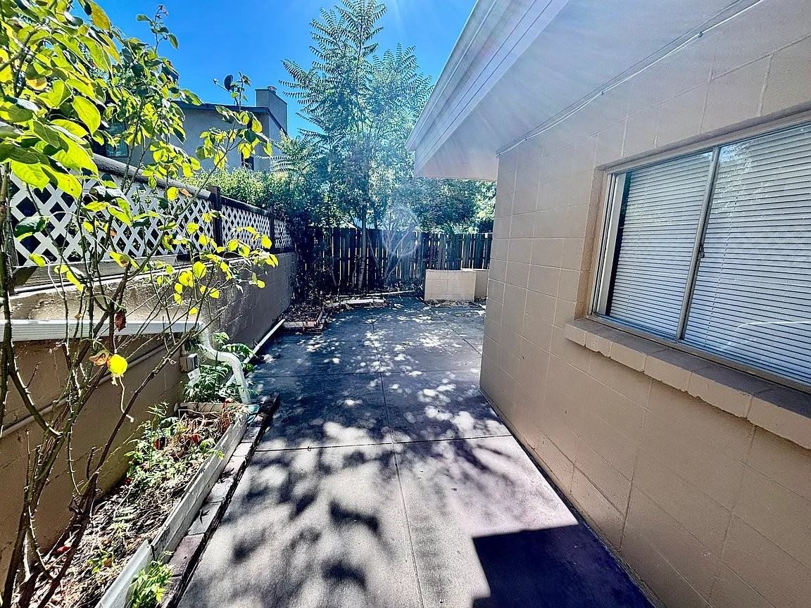 614 J St - Photo 4 of 9