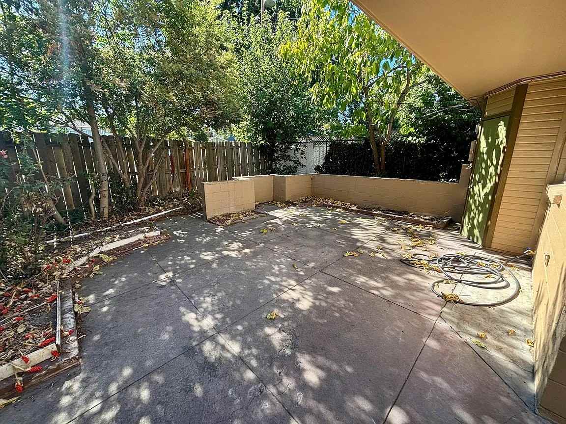 614 J St - Photo 5 of 9