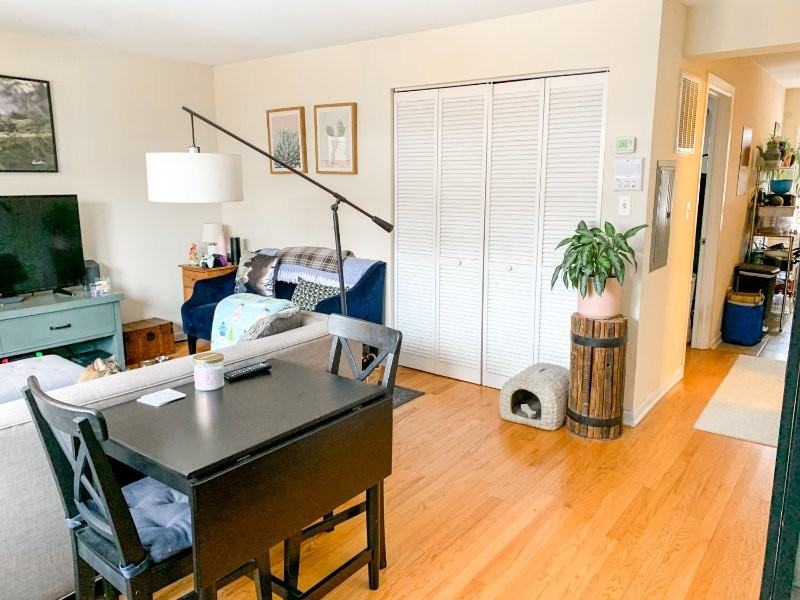 2121 W Berwyn Ave - Photo 2 of 8