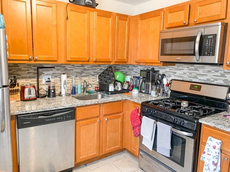 2121 W Berwyn Ave - Photo 6 of 8