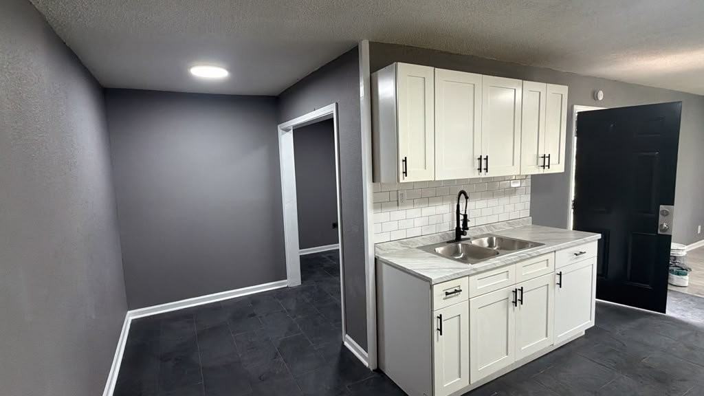 2530 Rozelle St - Photo 5 of 19