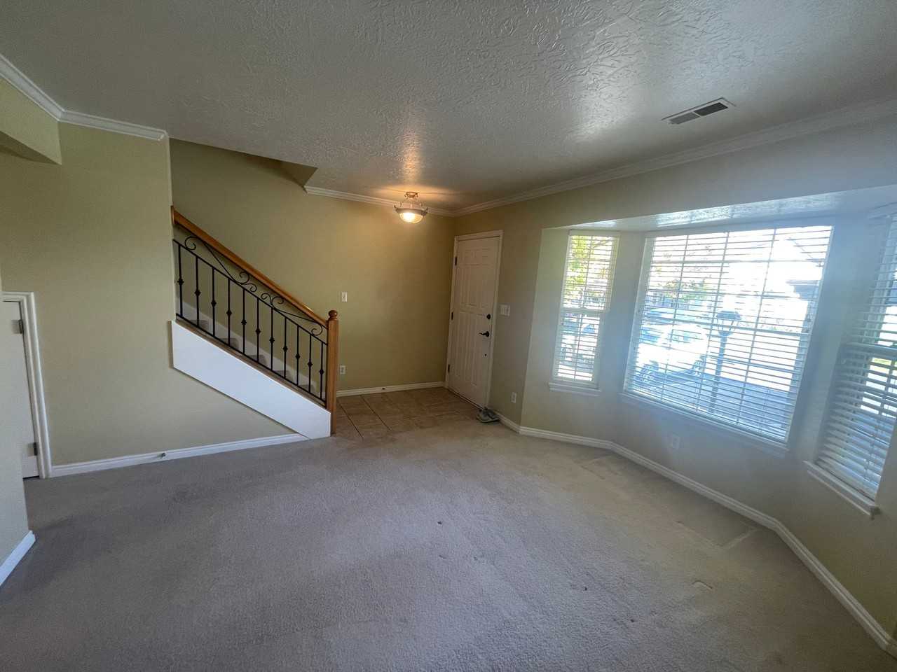 100 Geneva Dr - Photo 3 of 19