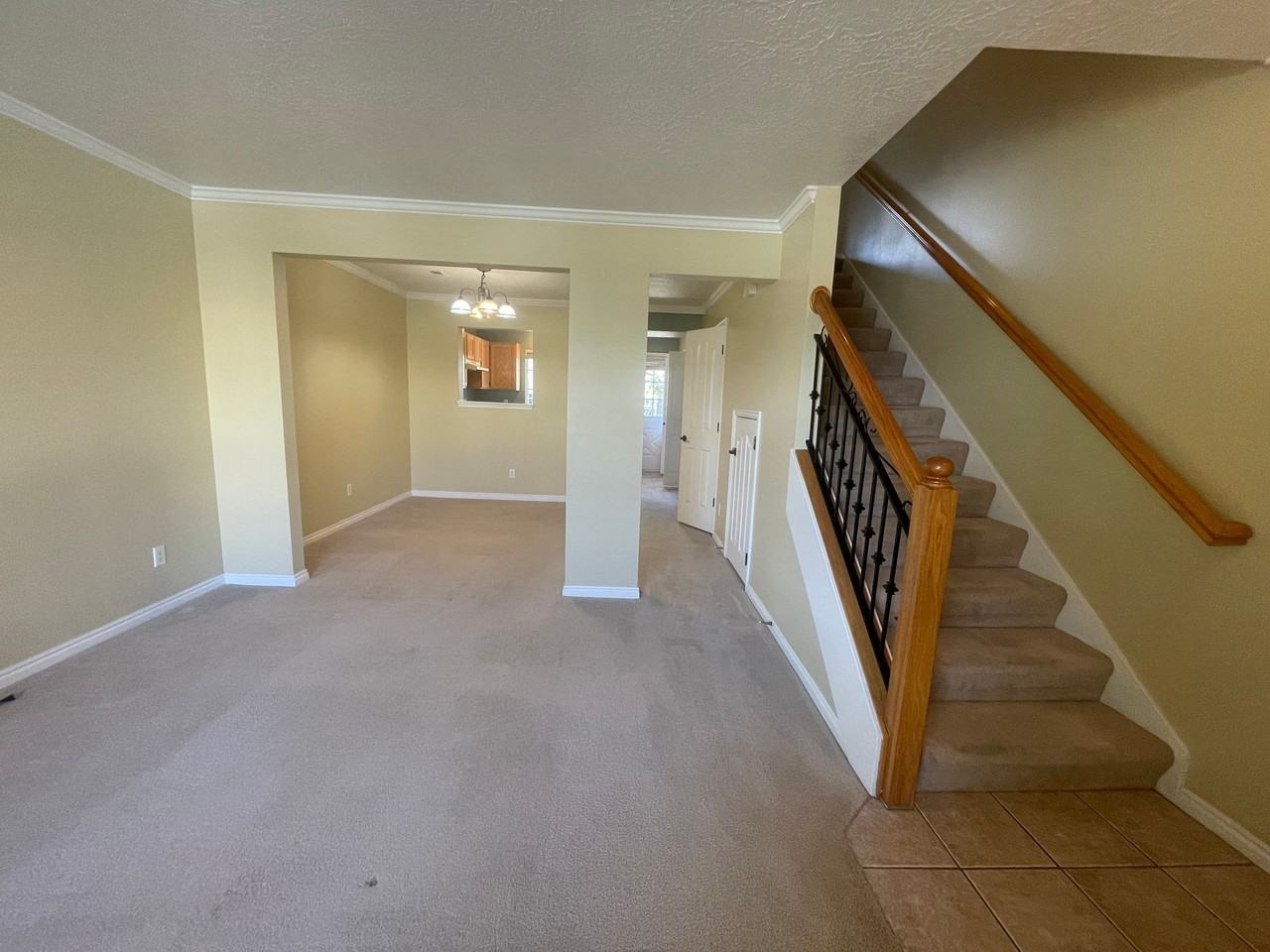 100 Geneva Dr - Photo 4 of 19
