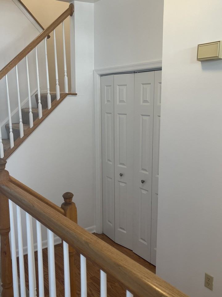 124 Richards Ln - Photo 2 of 18