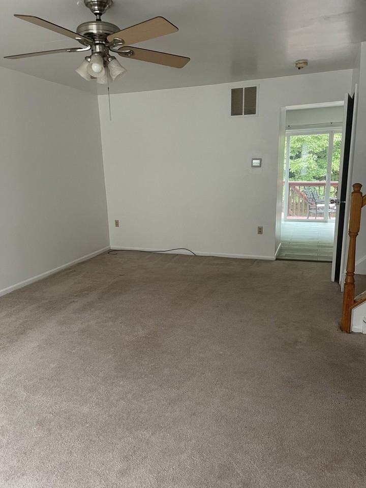 124 Richards Ln - Photo 4 of 18