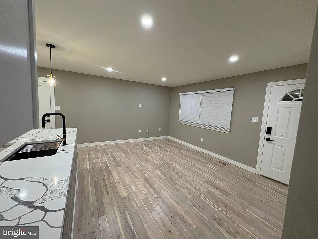 13223 Hawthorn Ln - Photo 2 of 6