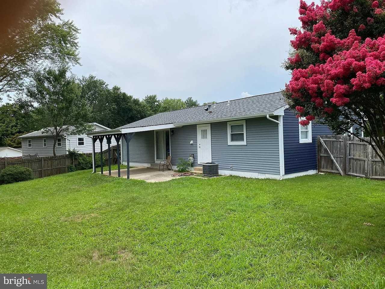 13223 Hawthorn Ln - Photo 5 of 6