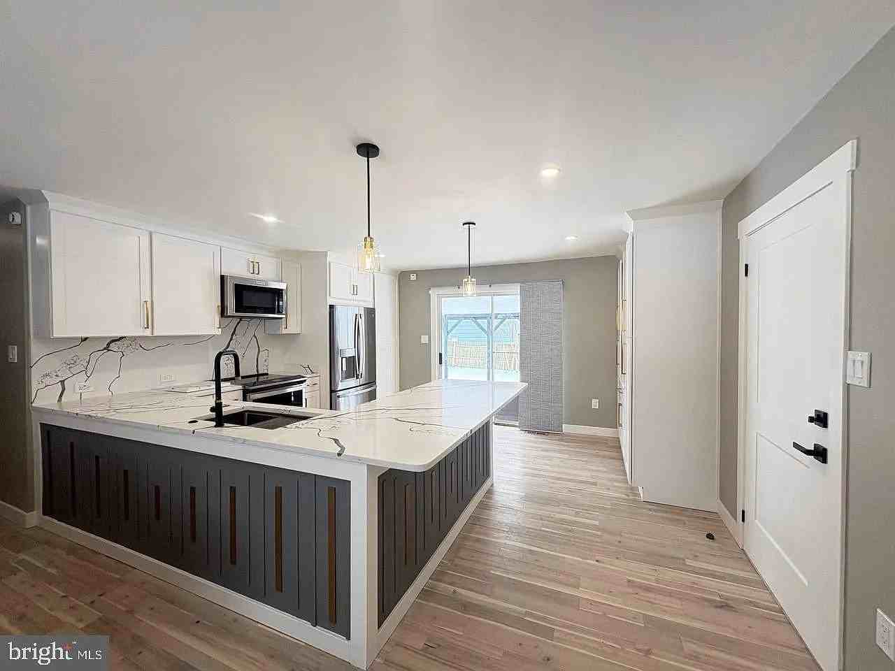 13223 Hawthorn Ln - Photo 6 of 6