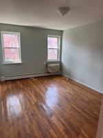 featured image of 17 Paerdegatstreet #1stFL