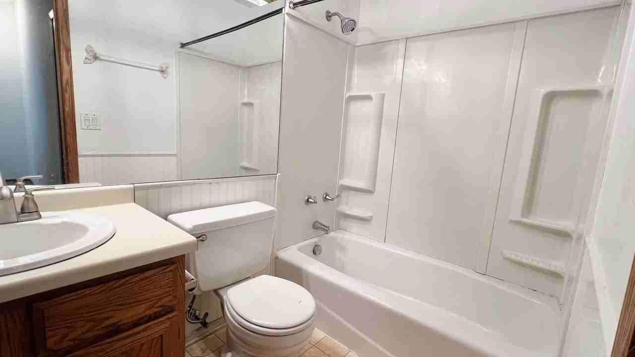 2104 E 22nd St - Photo 4 of 19