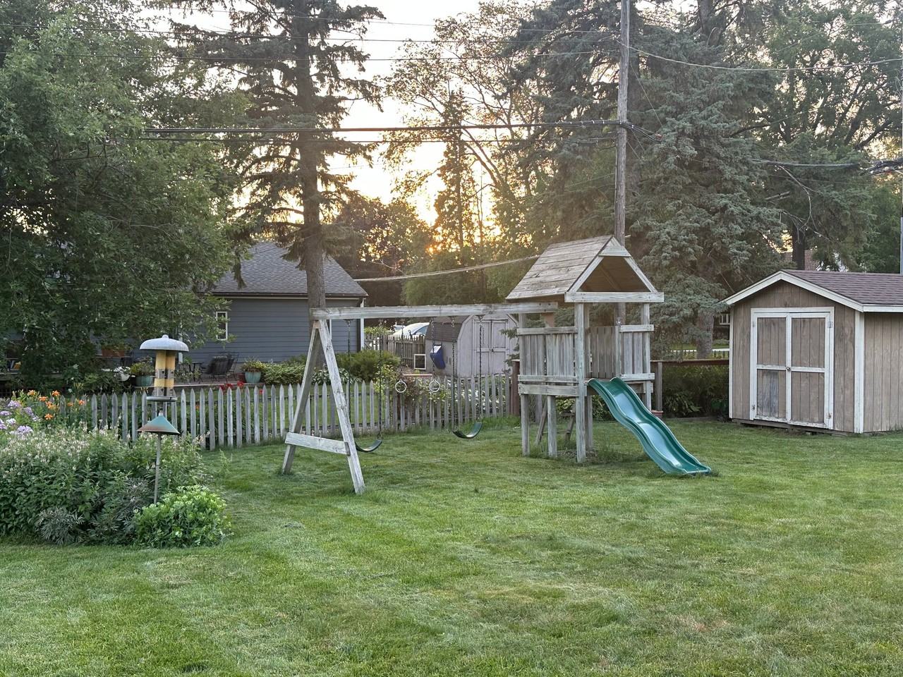 1911 Simpson St - Photo 7 of 28