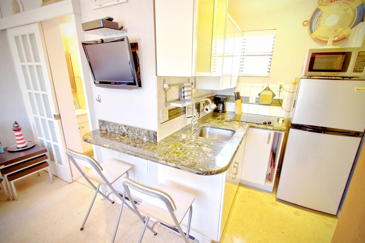 322 Harding St - Photo 4 of 6