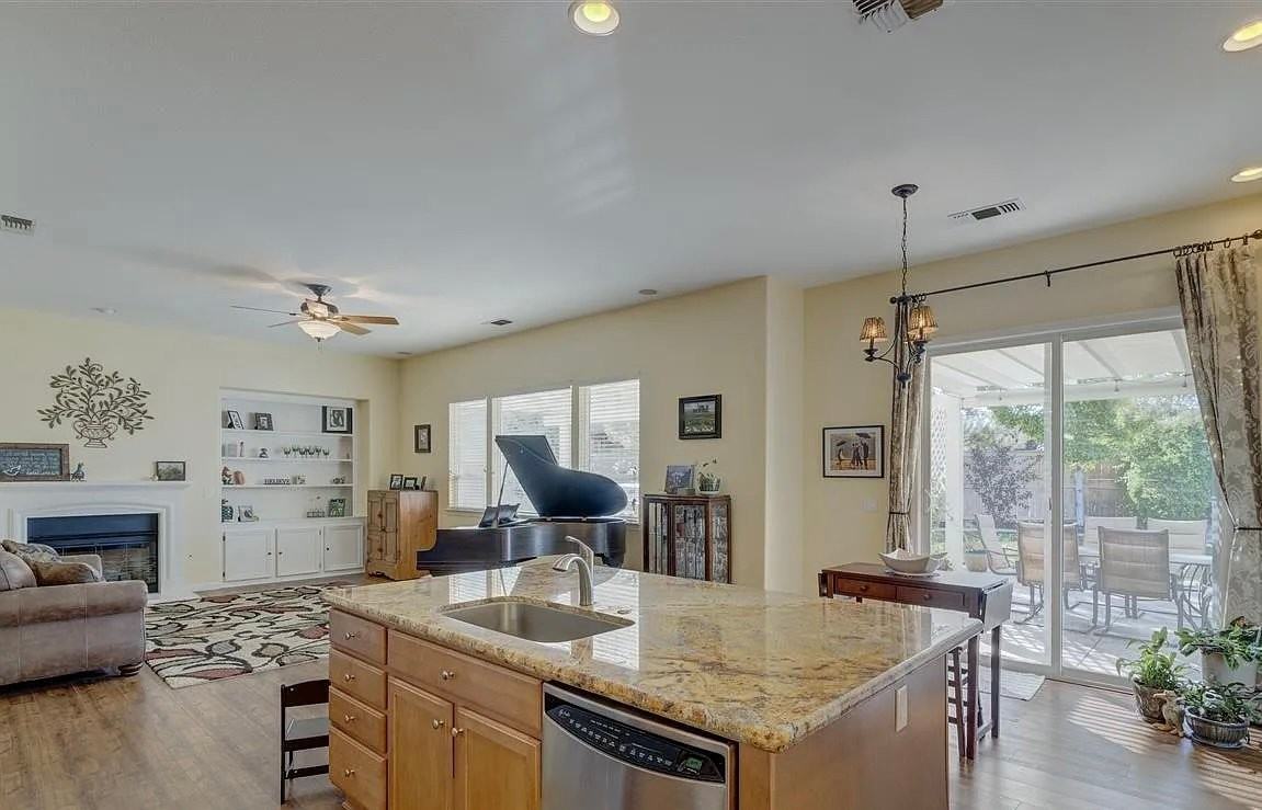 10795 Summer Glen Dr - Photo 2 of 9