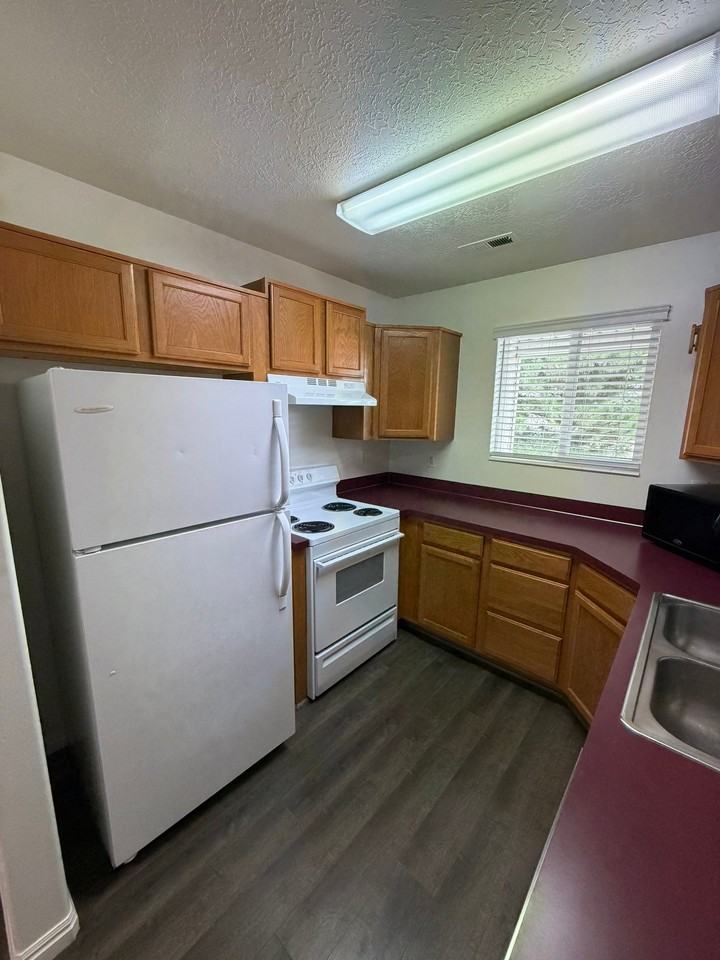 2421 Ne #B2 - Photo 2 of 11