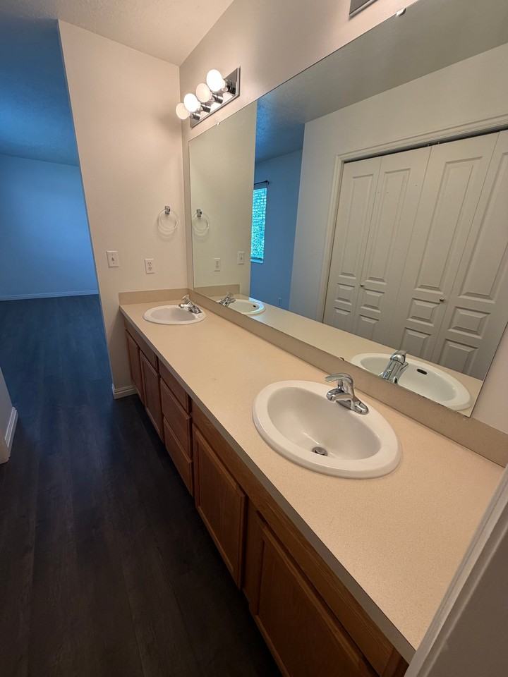 2421 Ne #B2 - Photo 5 of 11