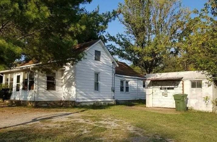 428 S Central St - Photo 4 of 18