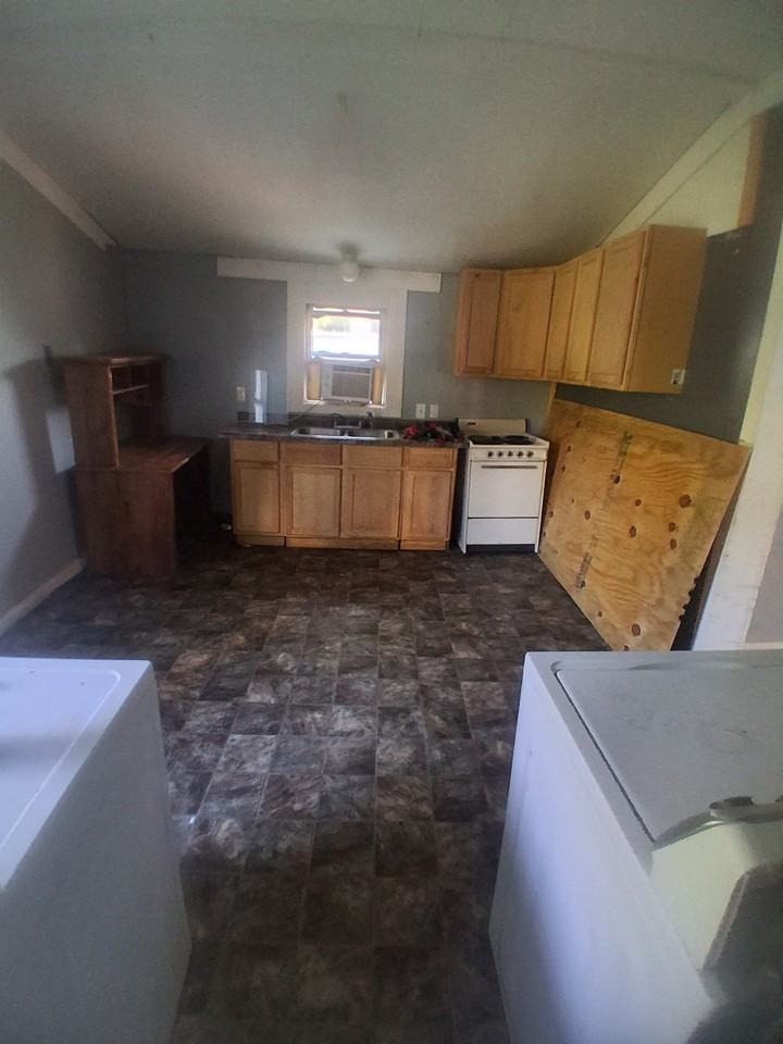 428 S Central St - Photo 6 of 18