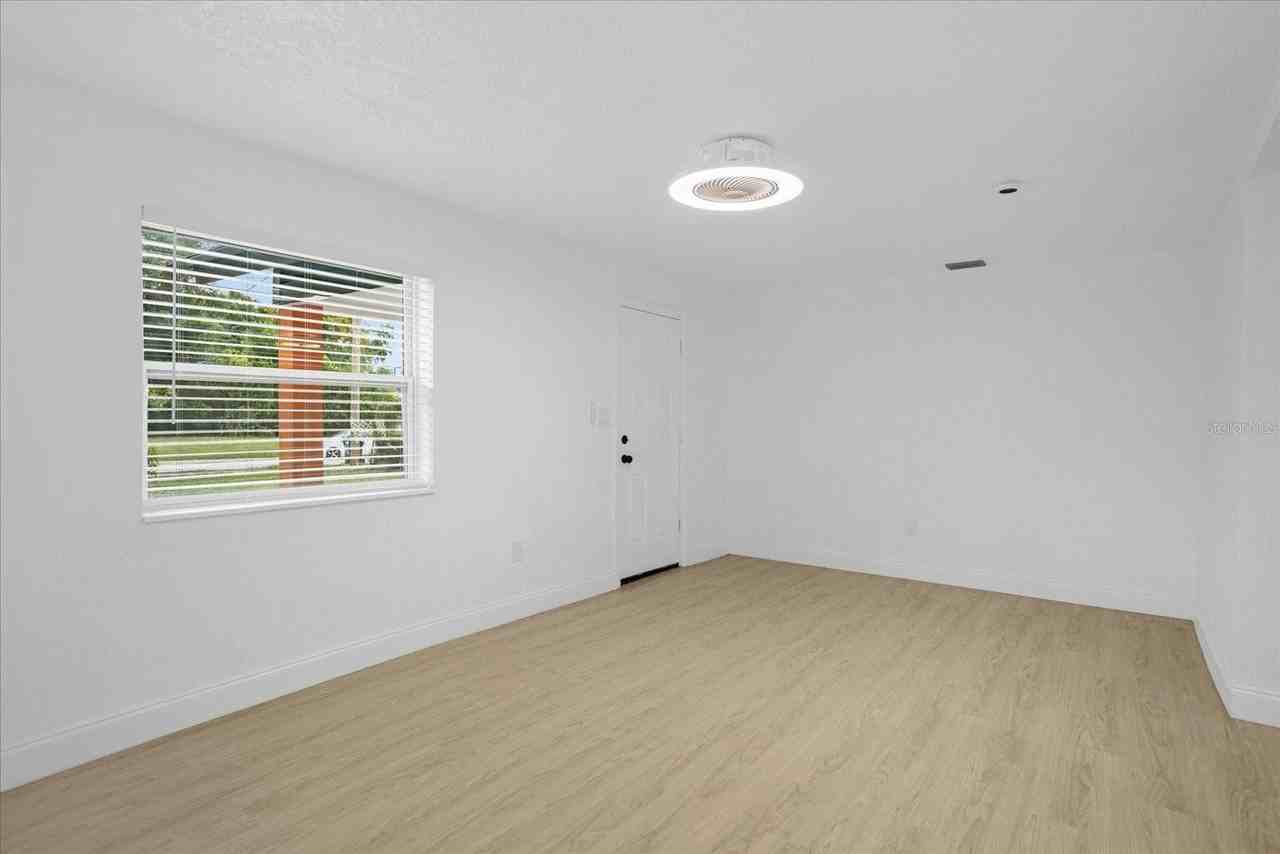 812 W Miller St - Photo 5 of 18
